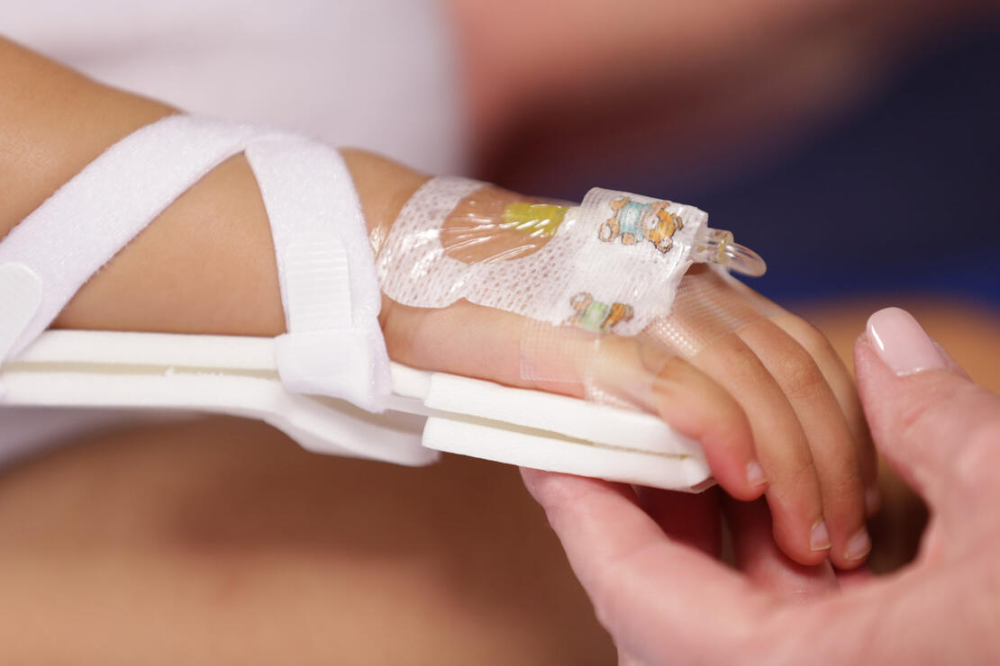 939M-Ultra TLC Wrist Splint with Straps is taped at fingers