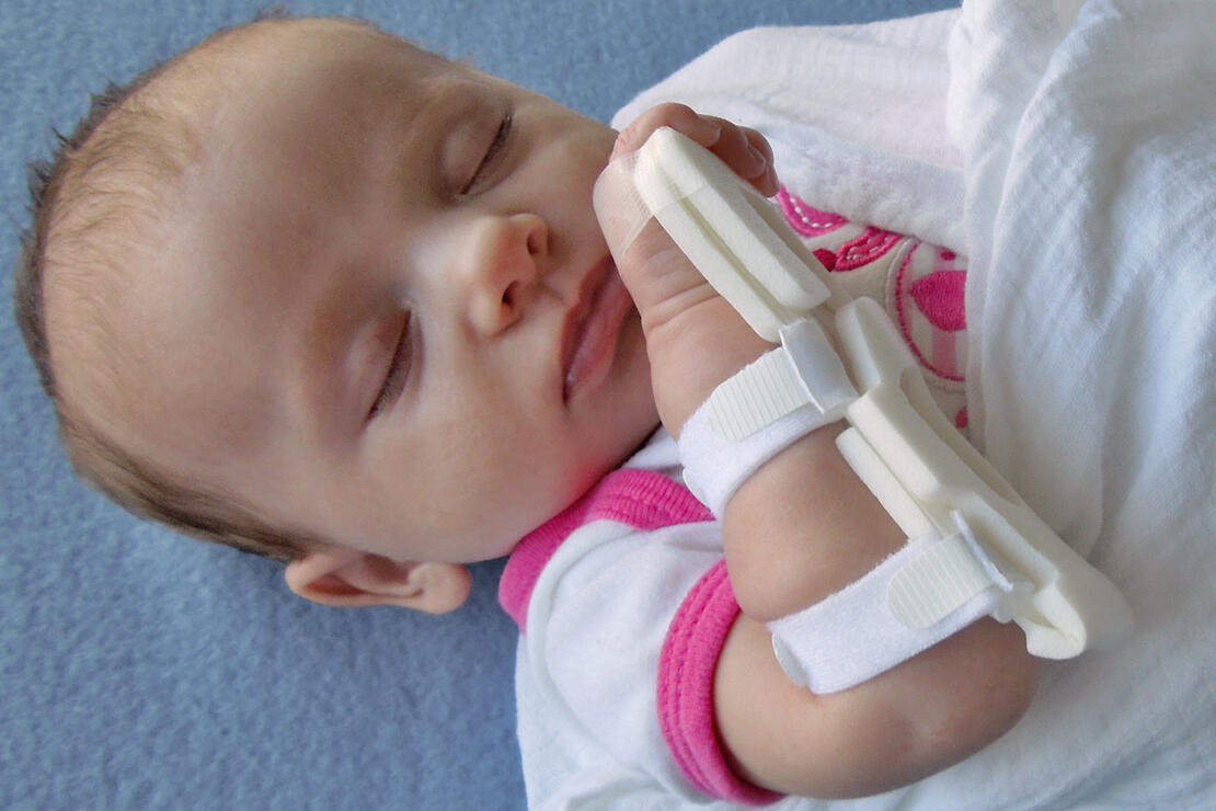 939S-Ultra TLC Wrist Splint with Straps is taped at fingers